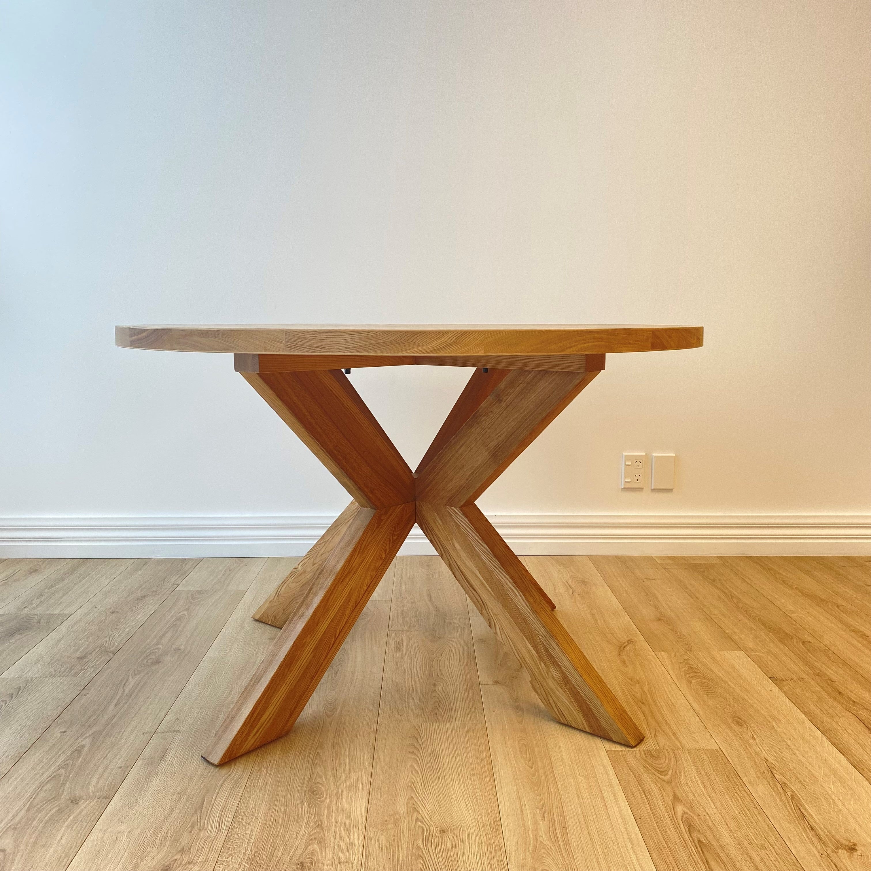 Round Pedestal Dining Table, Natural 120x77 cm