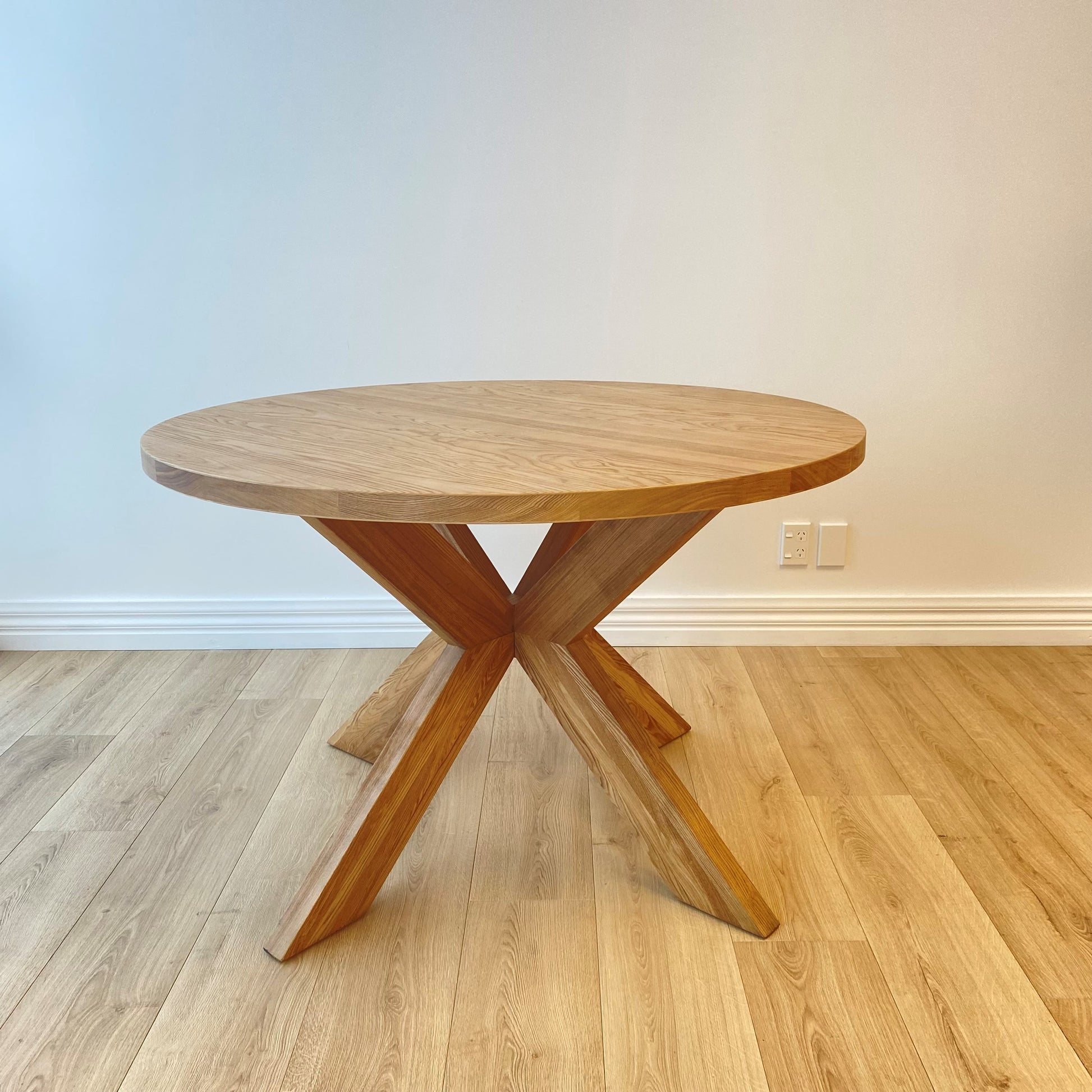 Round Pedestal Dining Table, Natural 120x77 cm
