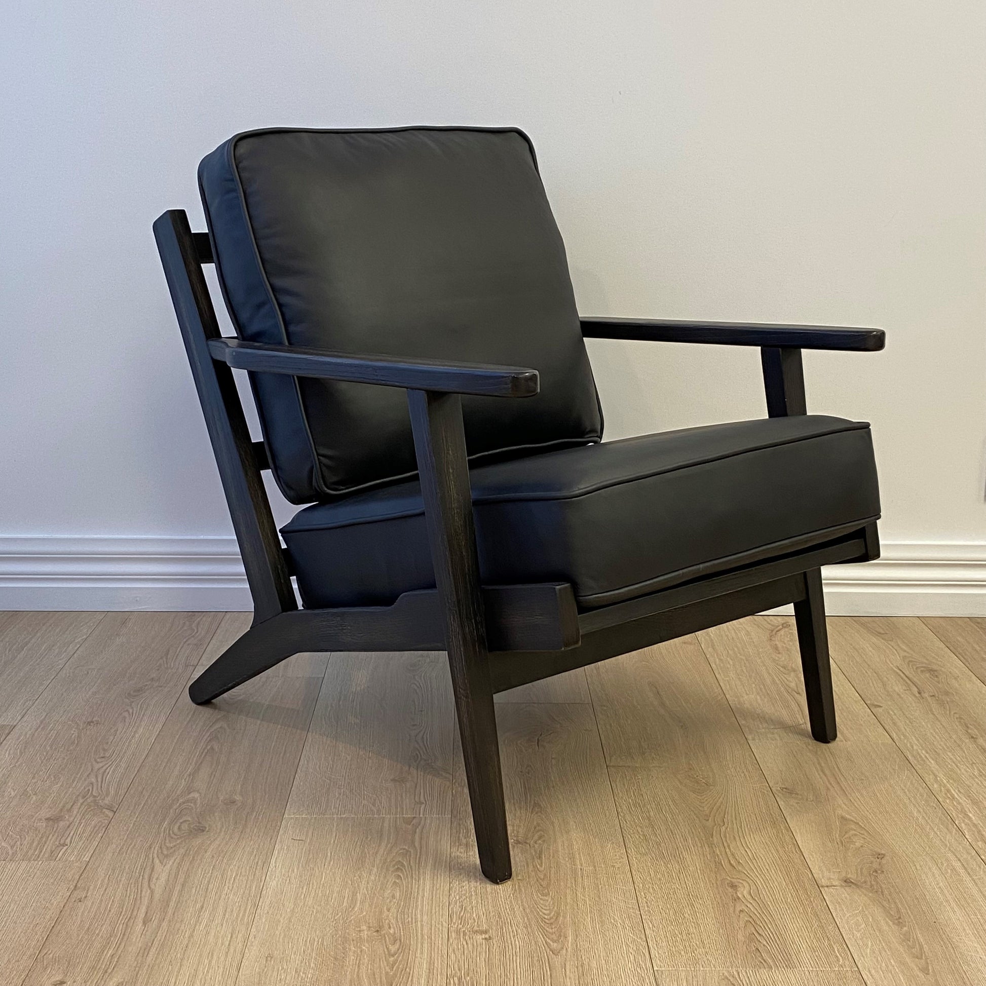 Lodge Armchair - Black Leather, Vintage Black Frame 71x89x78 cm