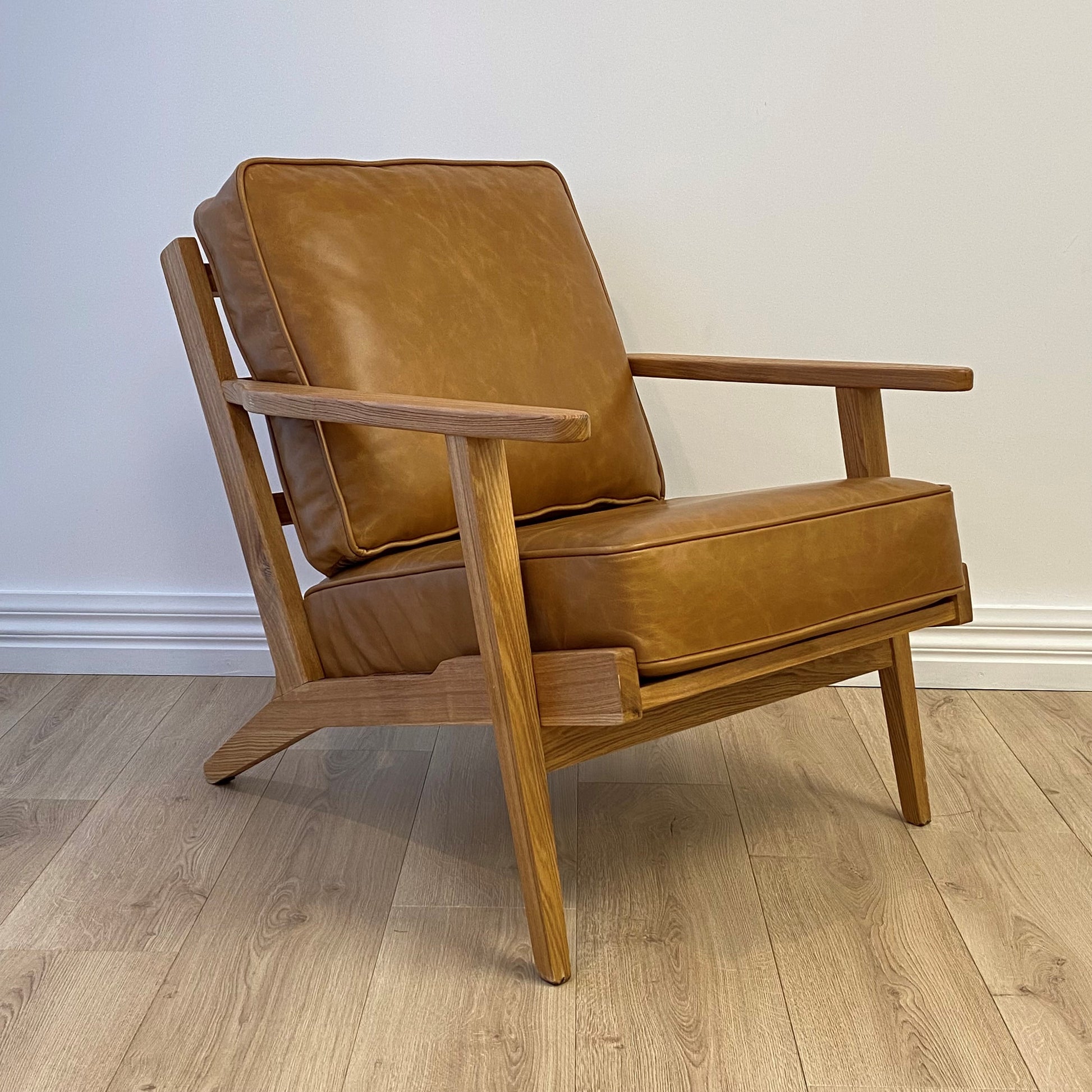 Lodge Armchair - Camel Leather, Oak Frame 71x89x78 cm