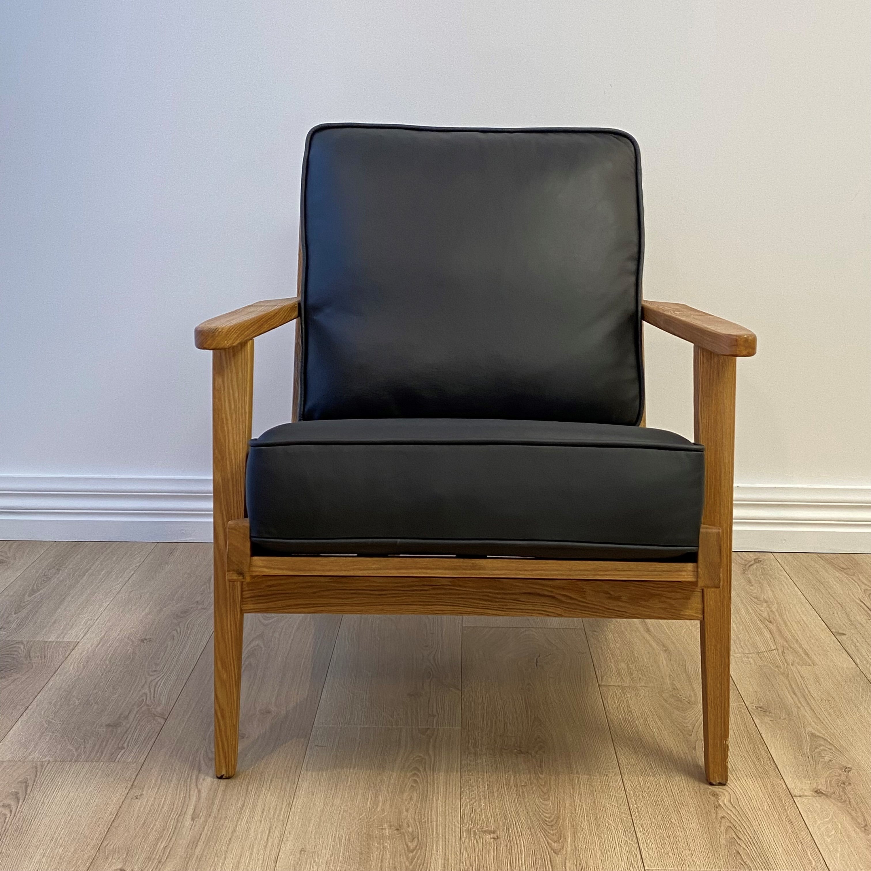 Lodge Armchair - Black Leather, Oak Frame 71x89x78 cm