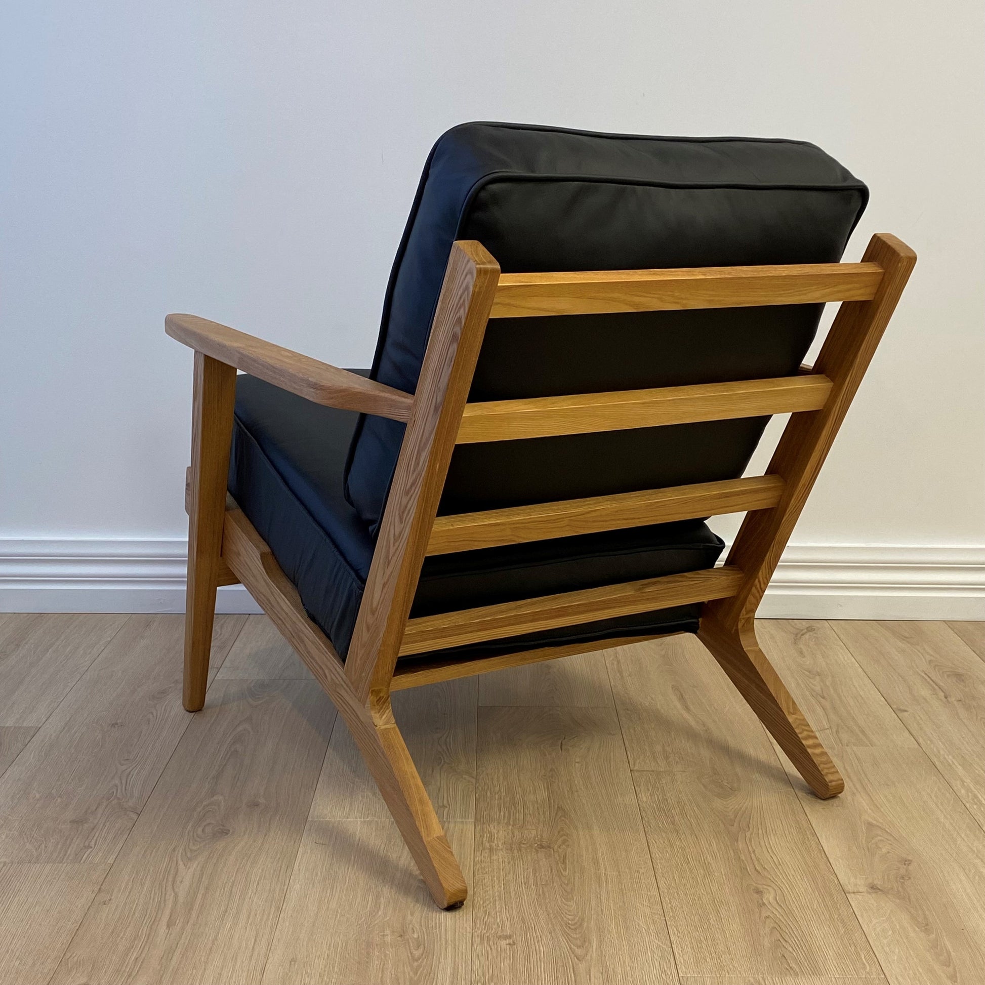 Lodge Armchair - Black Leather, Oak Frame 71x89x78 cm