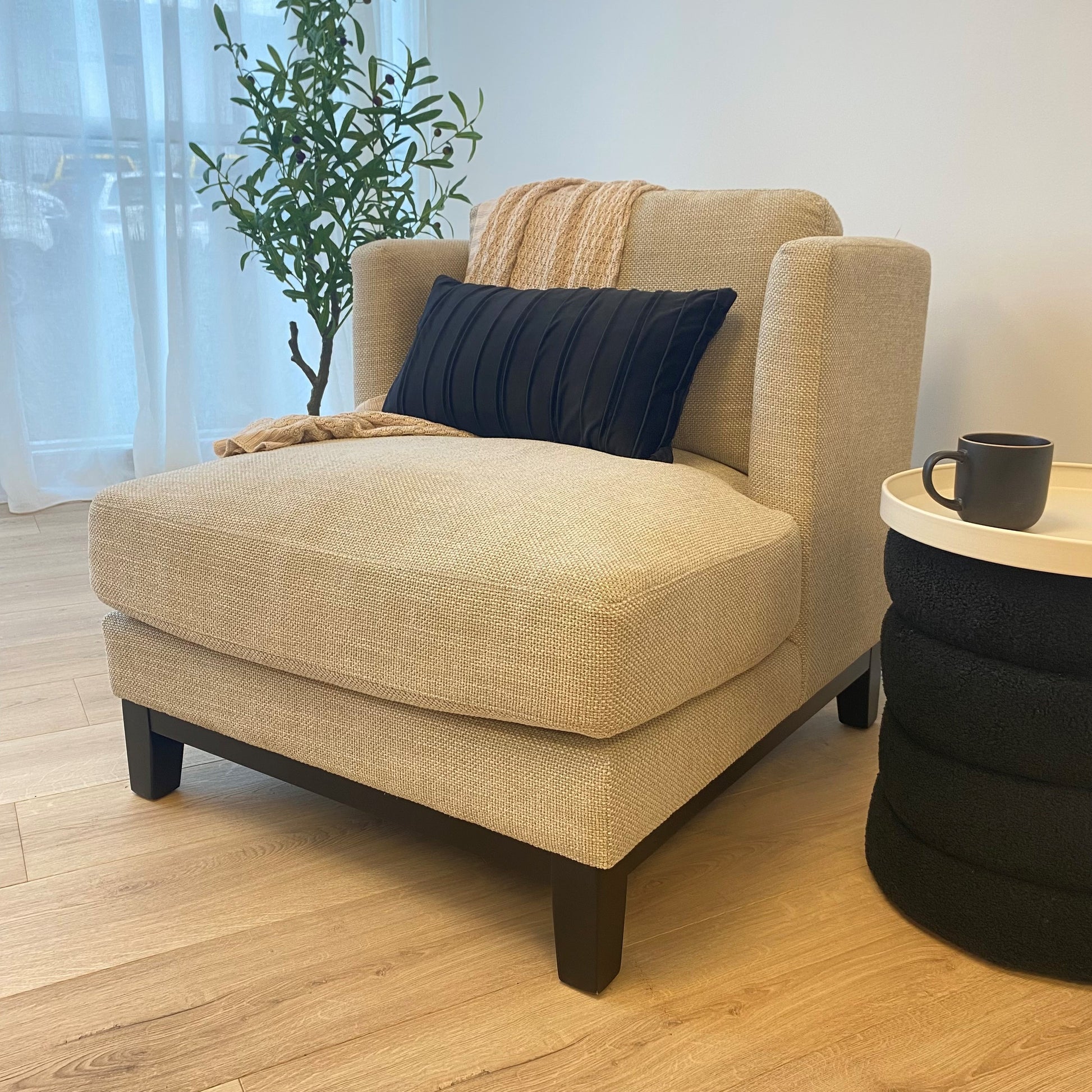 Remington Upholstered Armchair, Oatmeal 78x90x72 cm