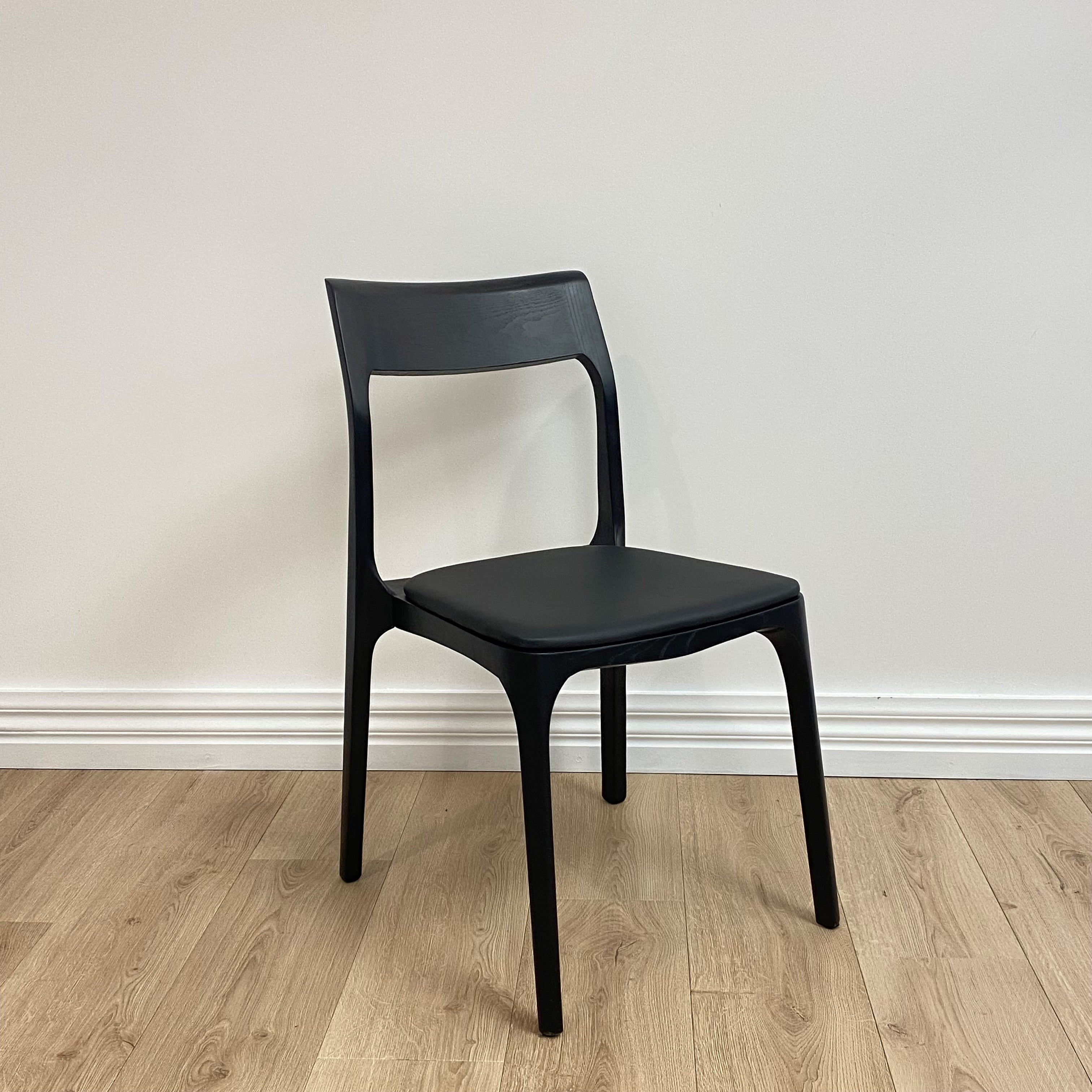 Peyton Dining Chair, Black Leather Black Frame 50x59x84 cm