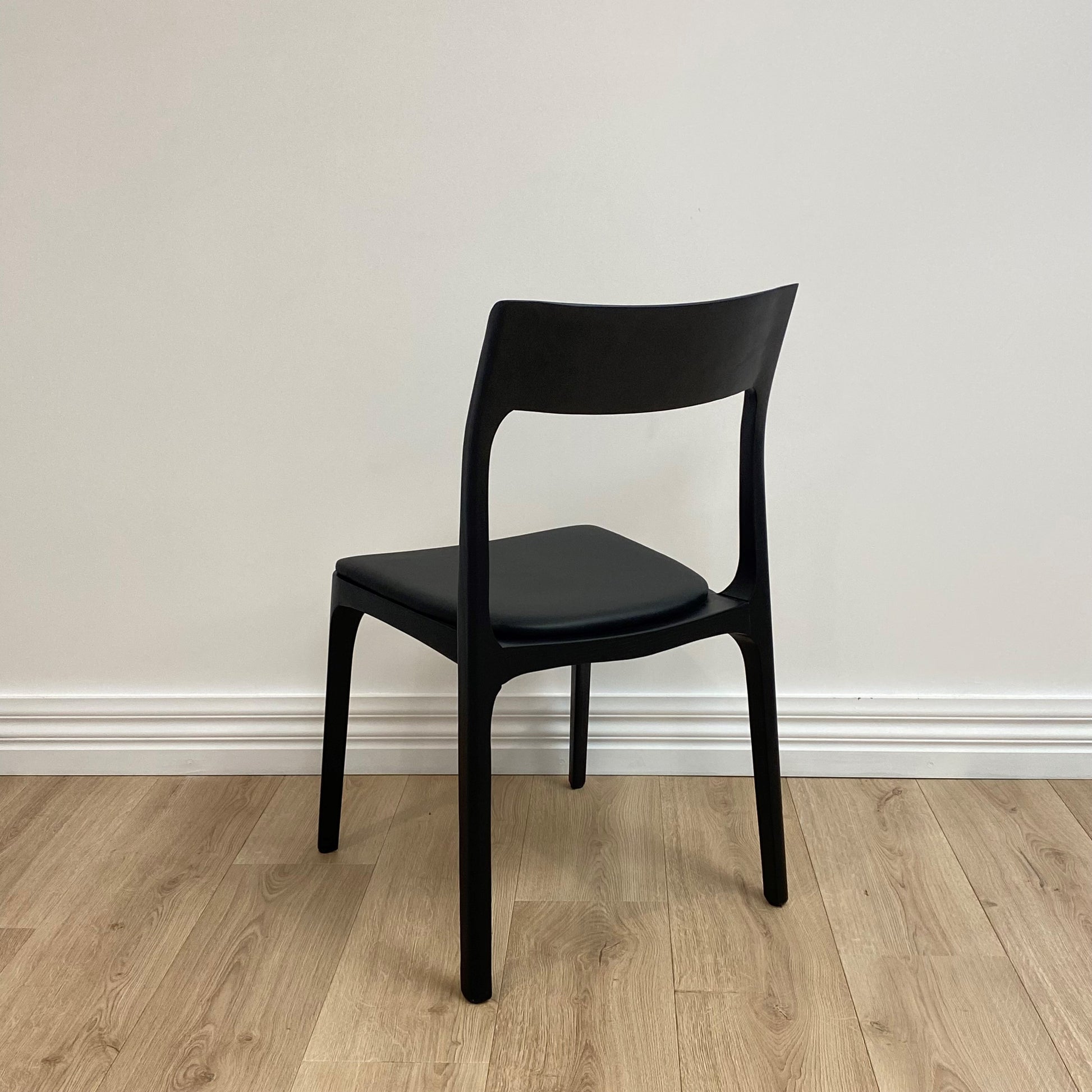 Peyton Dining Chair, Black Leather Black Frame 50x59x84 cm
