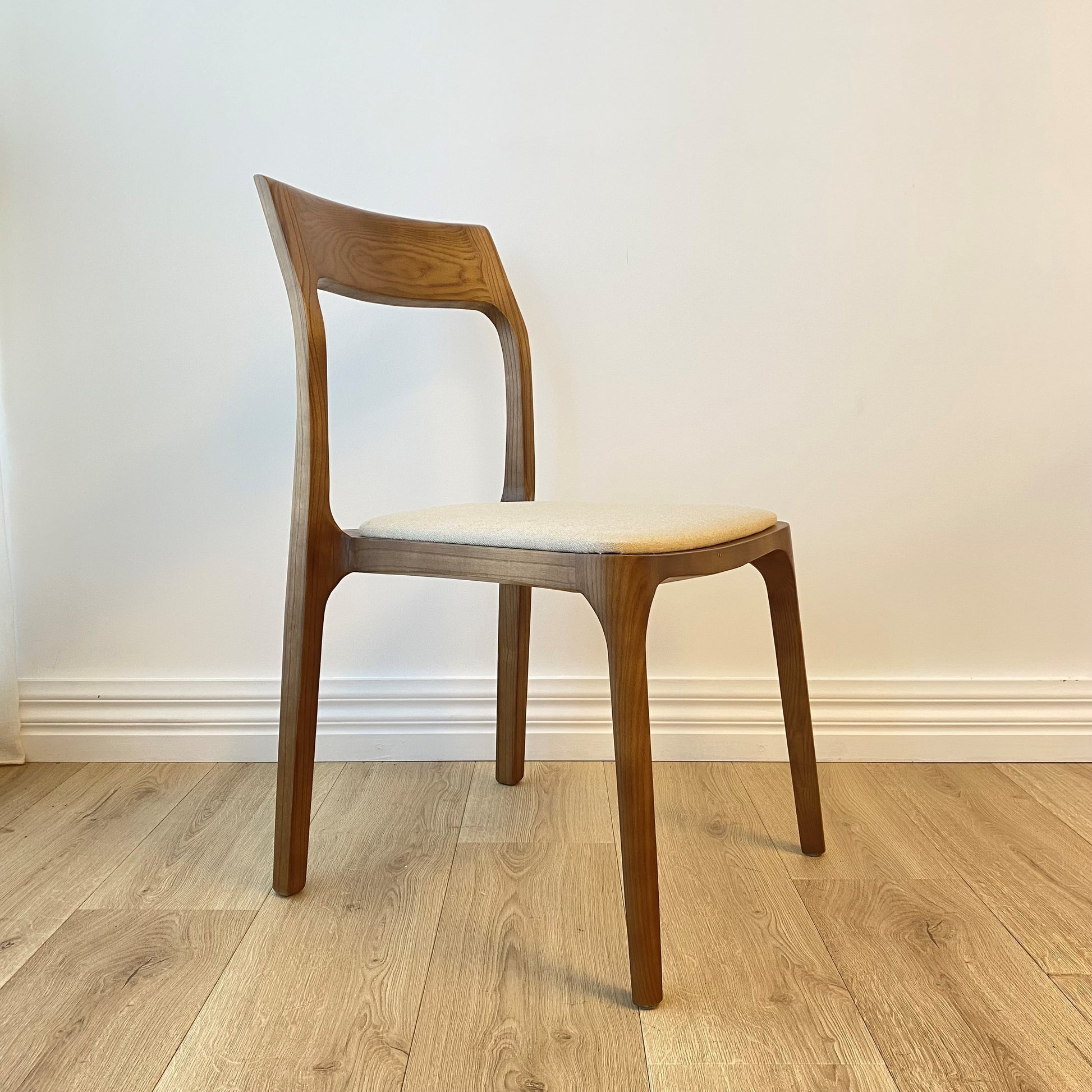 Peyton Dining Chair, Linen Fabric, Walnut Frame 50x59x84 cm