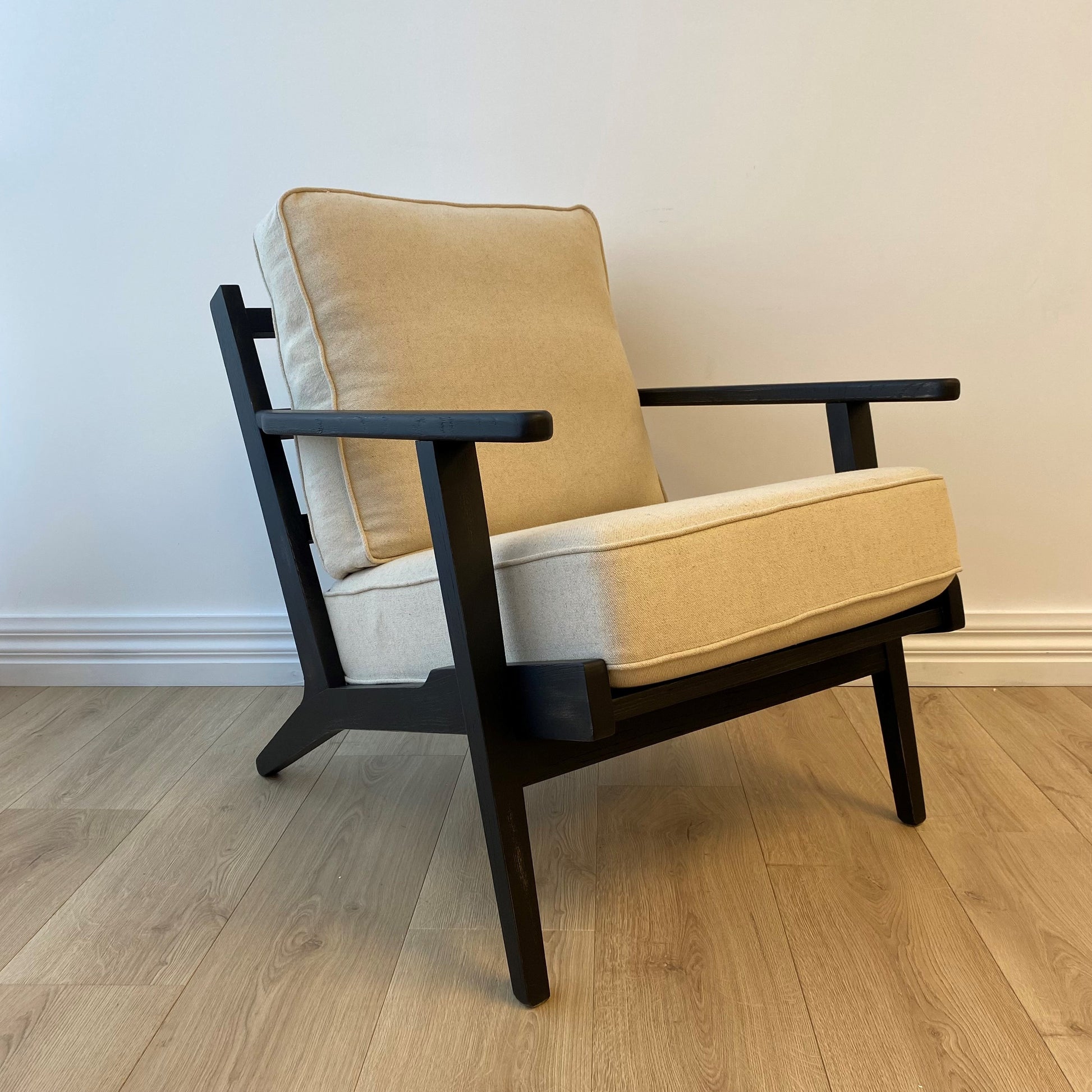 Lodge Armchair - Off White Fabric, Black Frame 71x89x78 cm