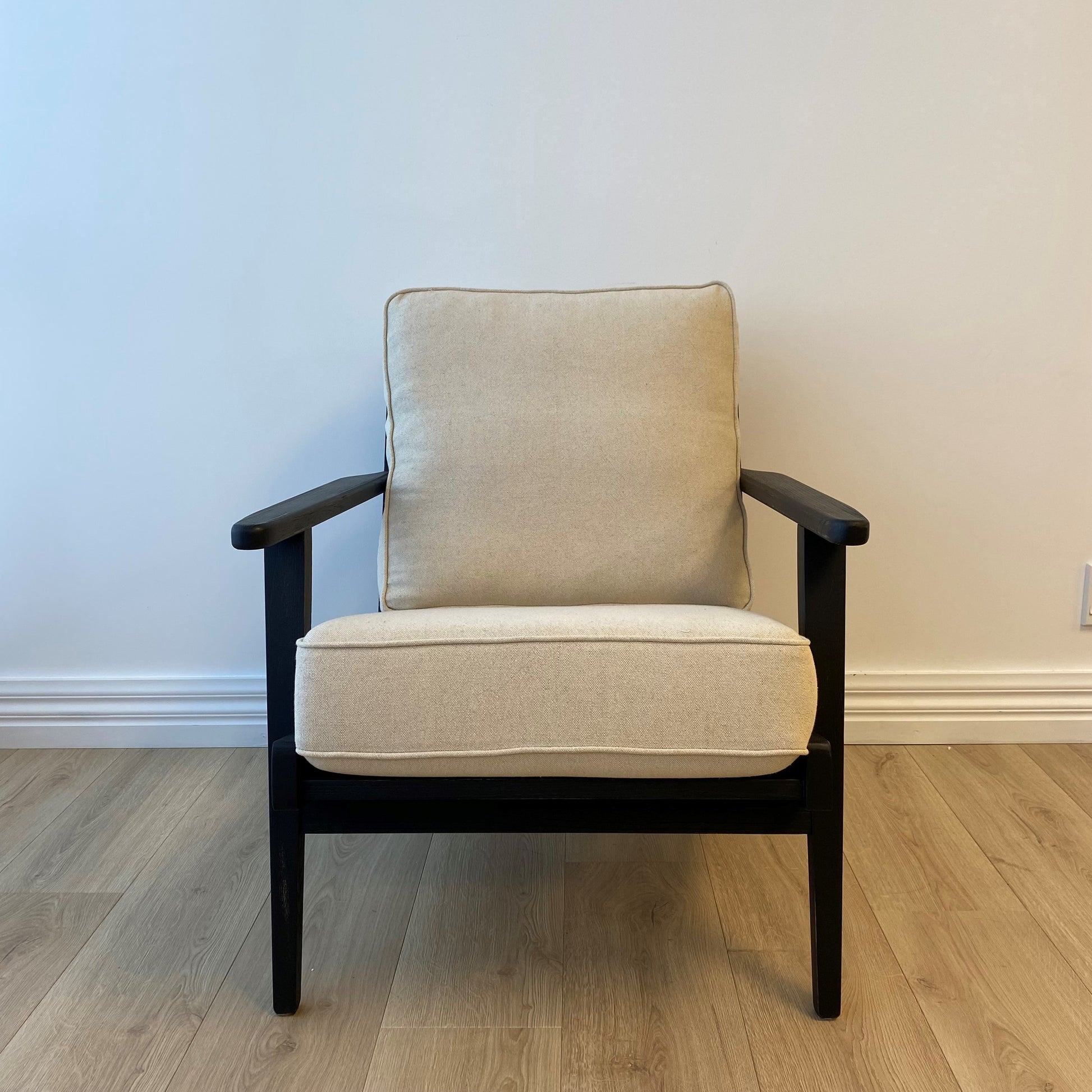 Lodge Armchair - Off White Fabric, Black Frame 71x89x78 cm