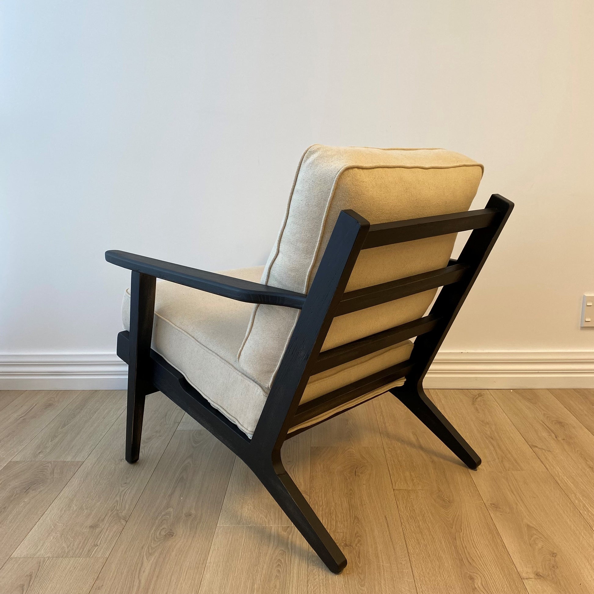 Lodge Armchair - Off White Fabric, Black Frame 71x89x78 cm
