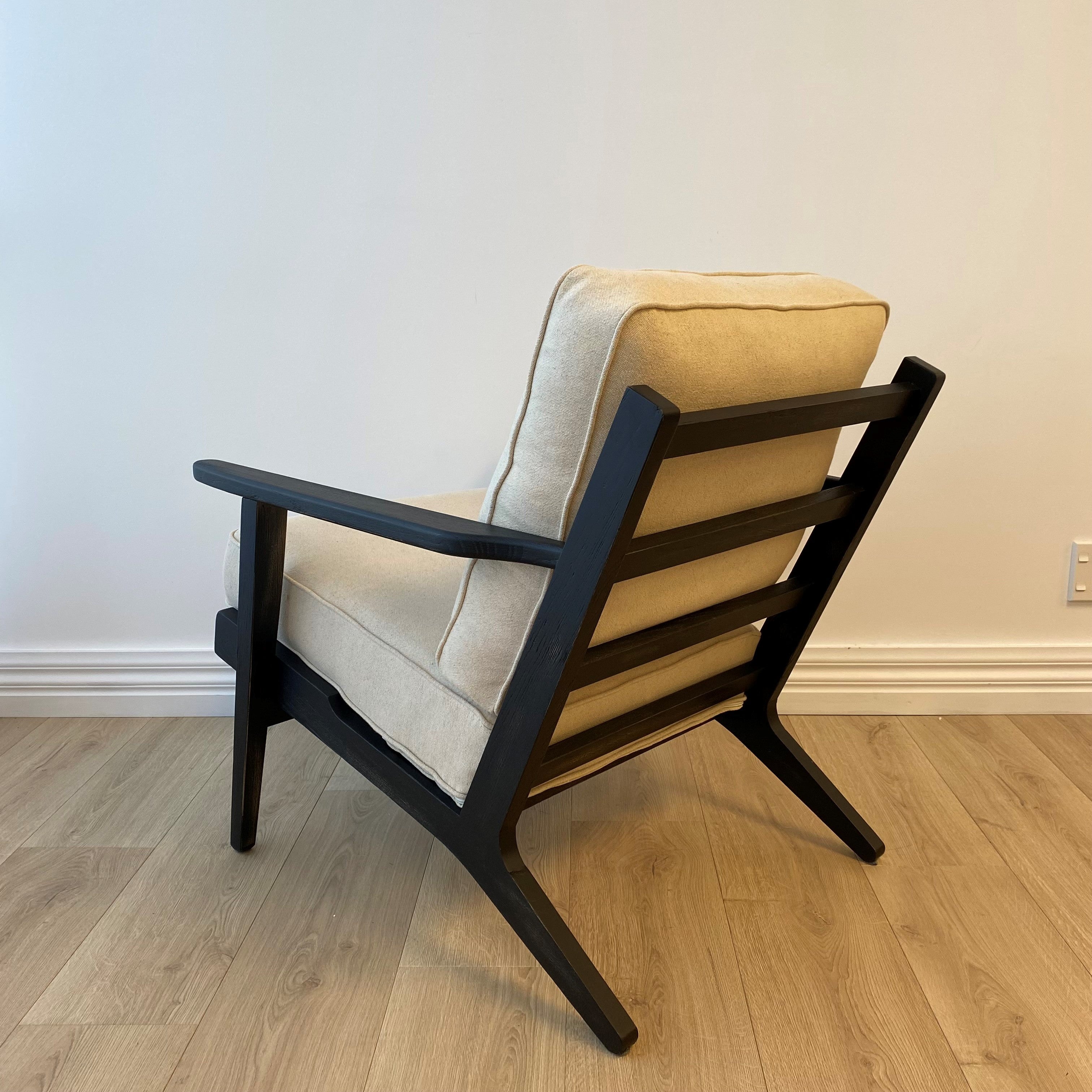 Lodge Armchair - Off White Fabric, Black Frame 71x89x78 cm