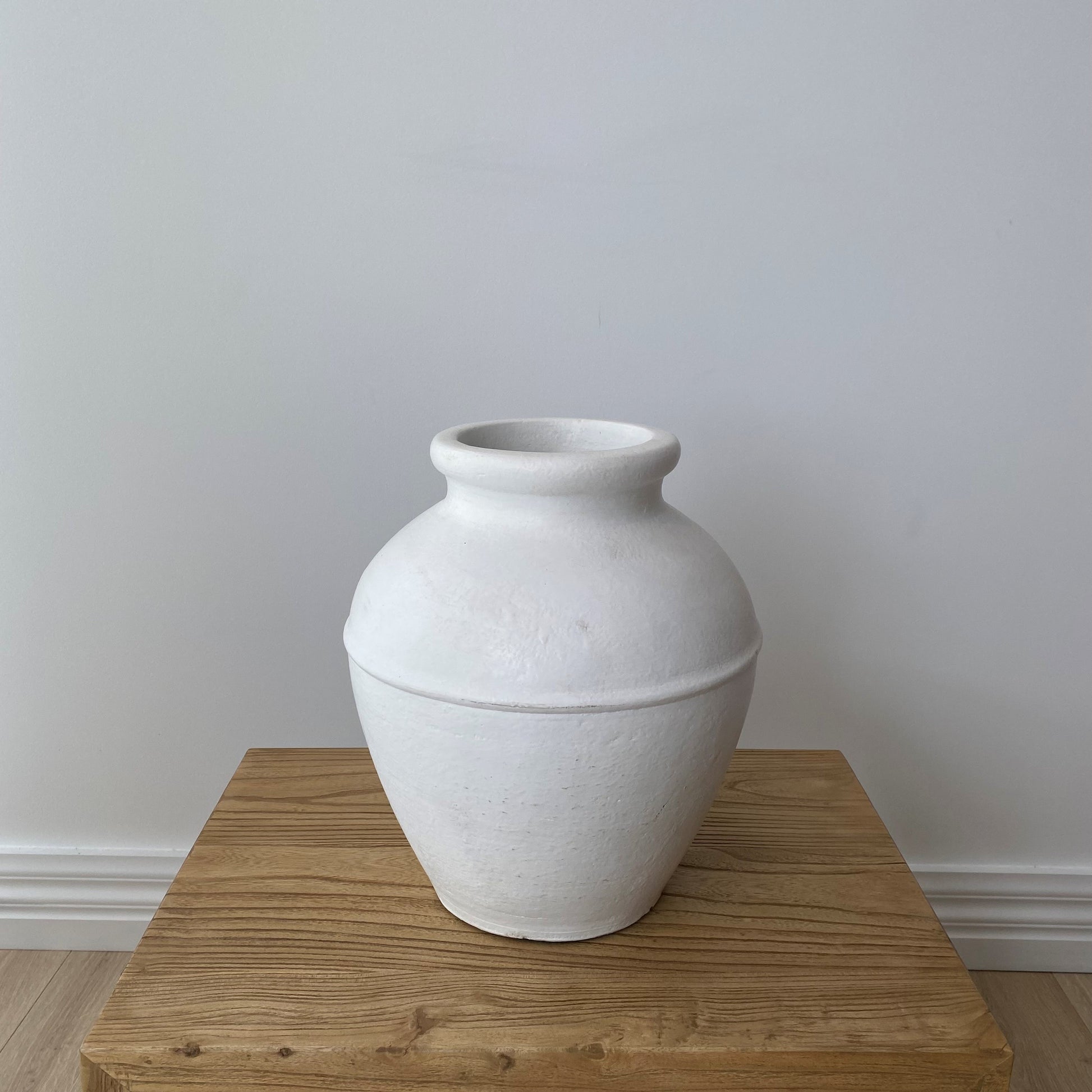 Tuscan Terracotta Jar- White Small 28x32 cm