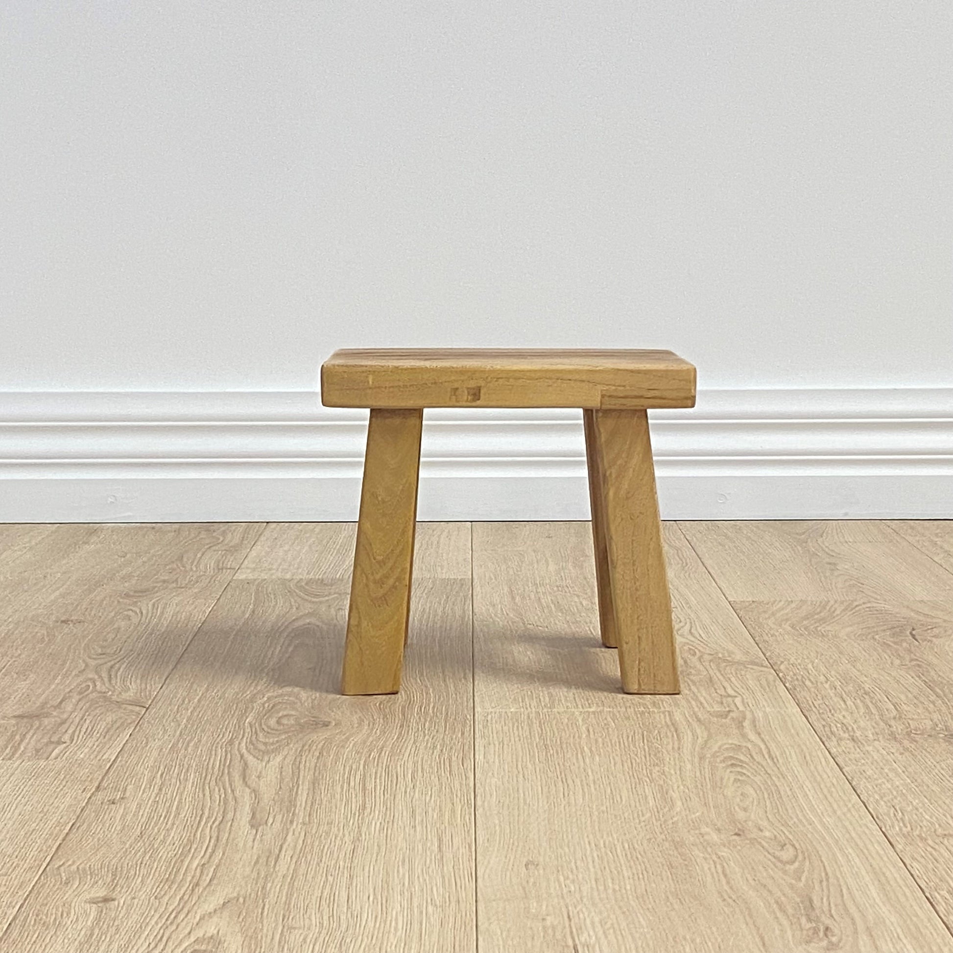 Heritage Elm Baby Stool 25x17x22 cm