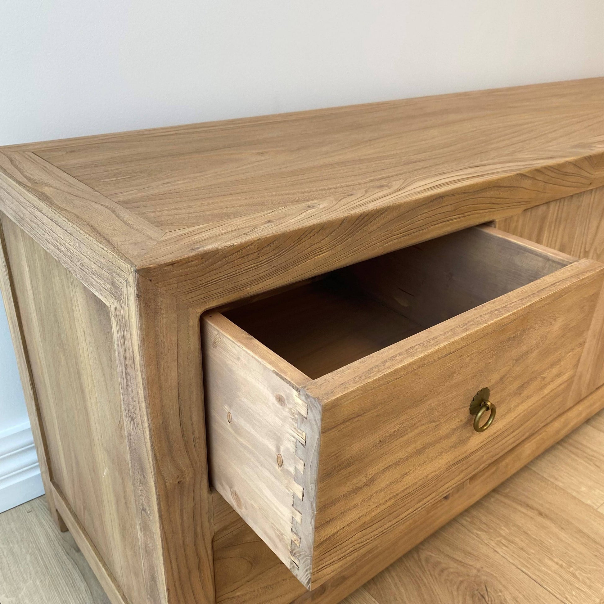 Heritage Elm Media Console 180x45x60 cm