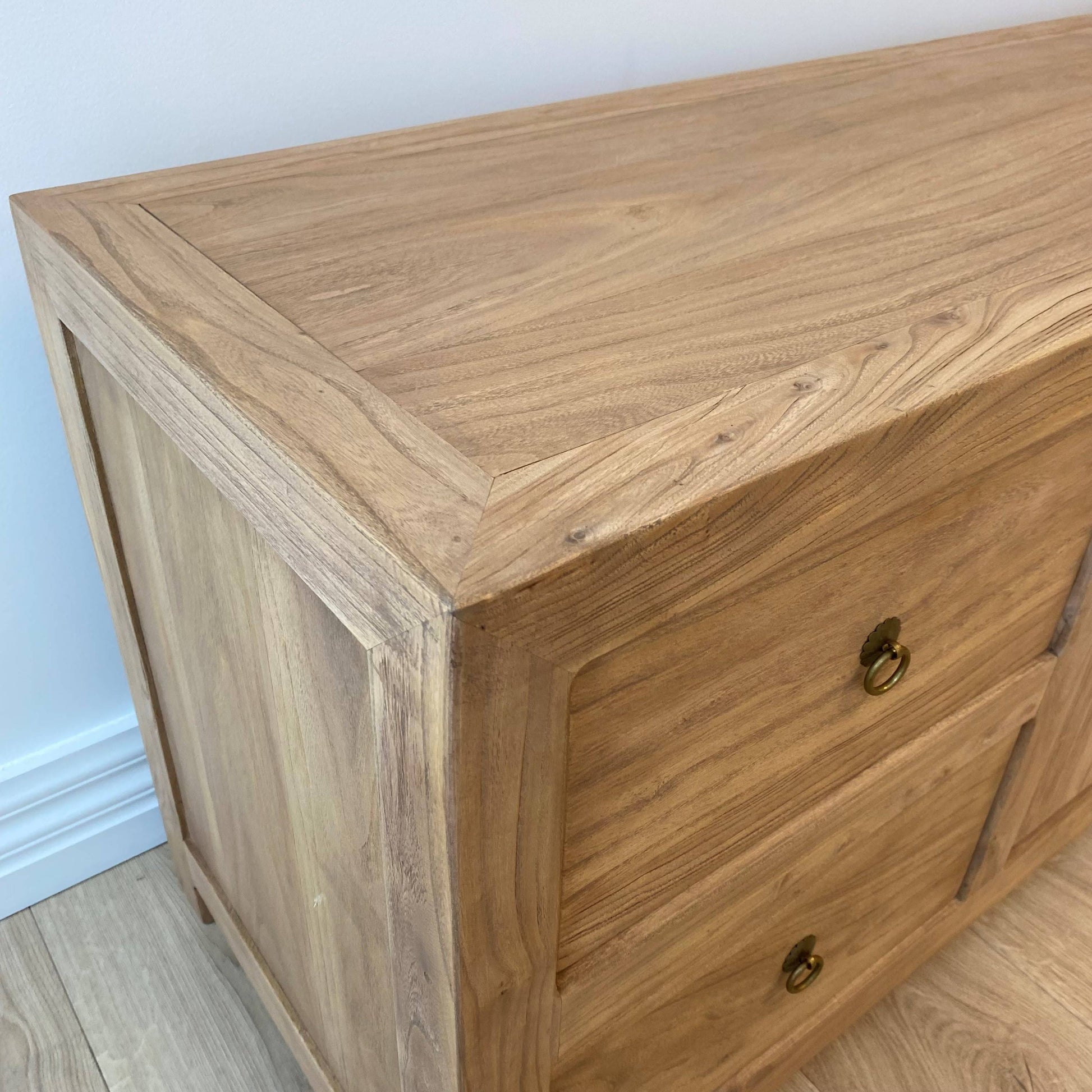 Heritage Elm Media Console 180x45x60 cm