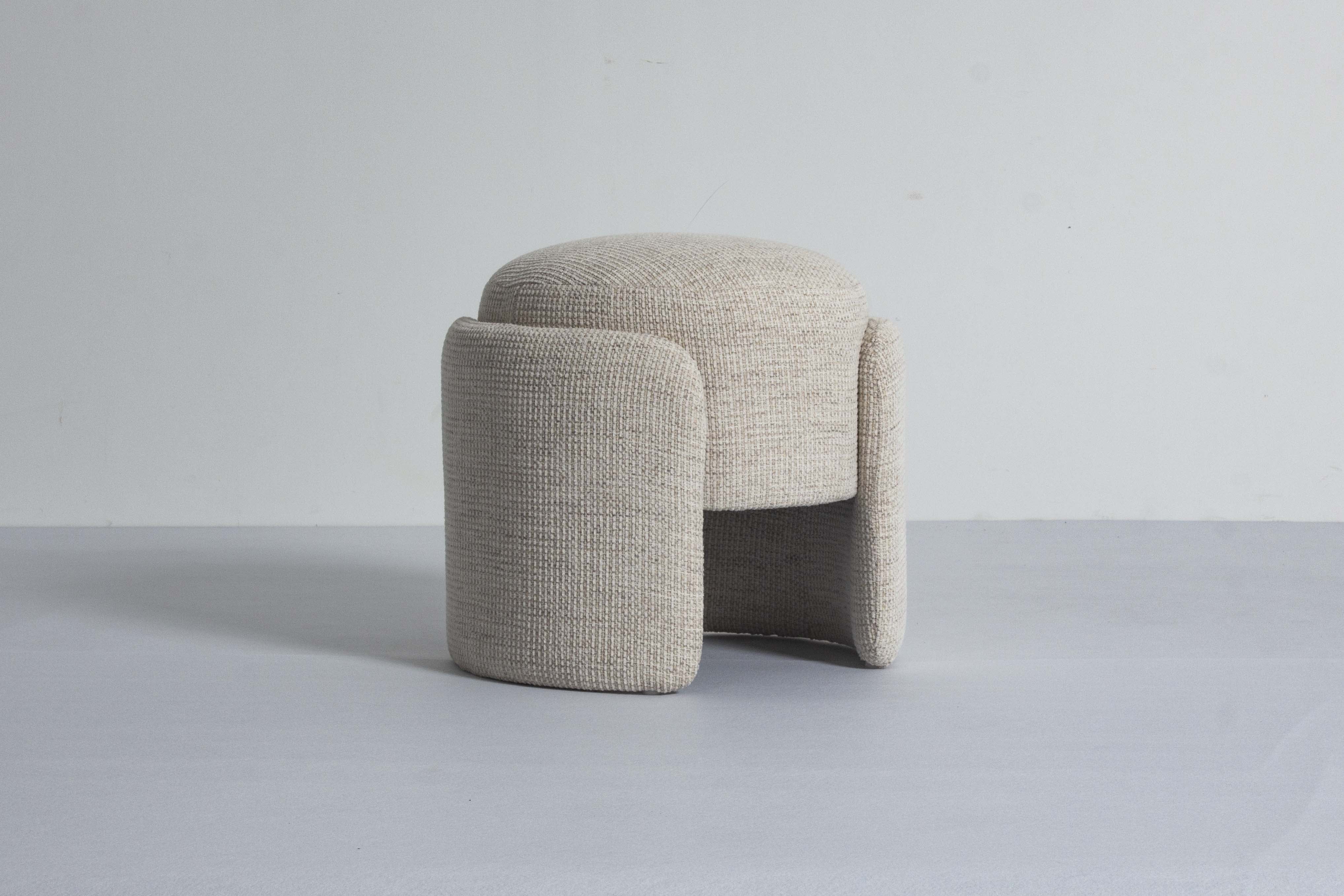 Sinclair Round Ottoman, Husk