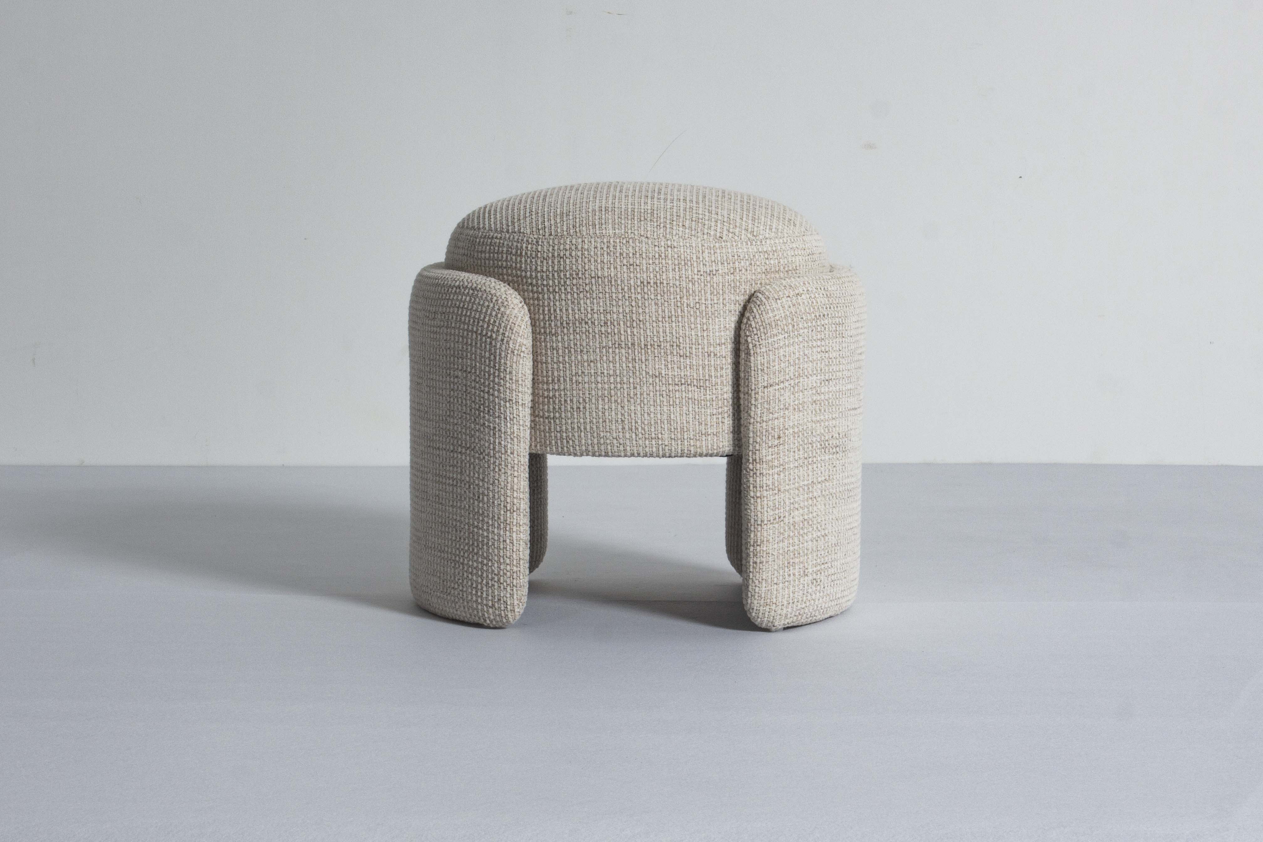 Sinclair Round Ottoman, Husk