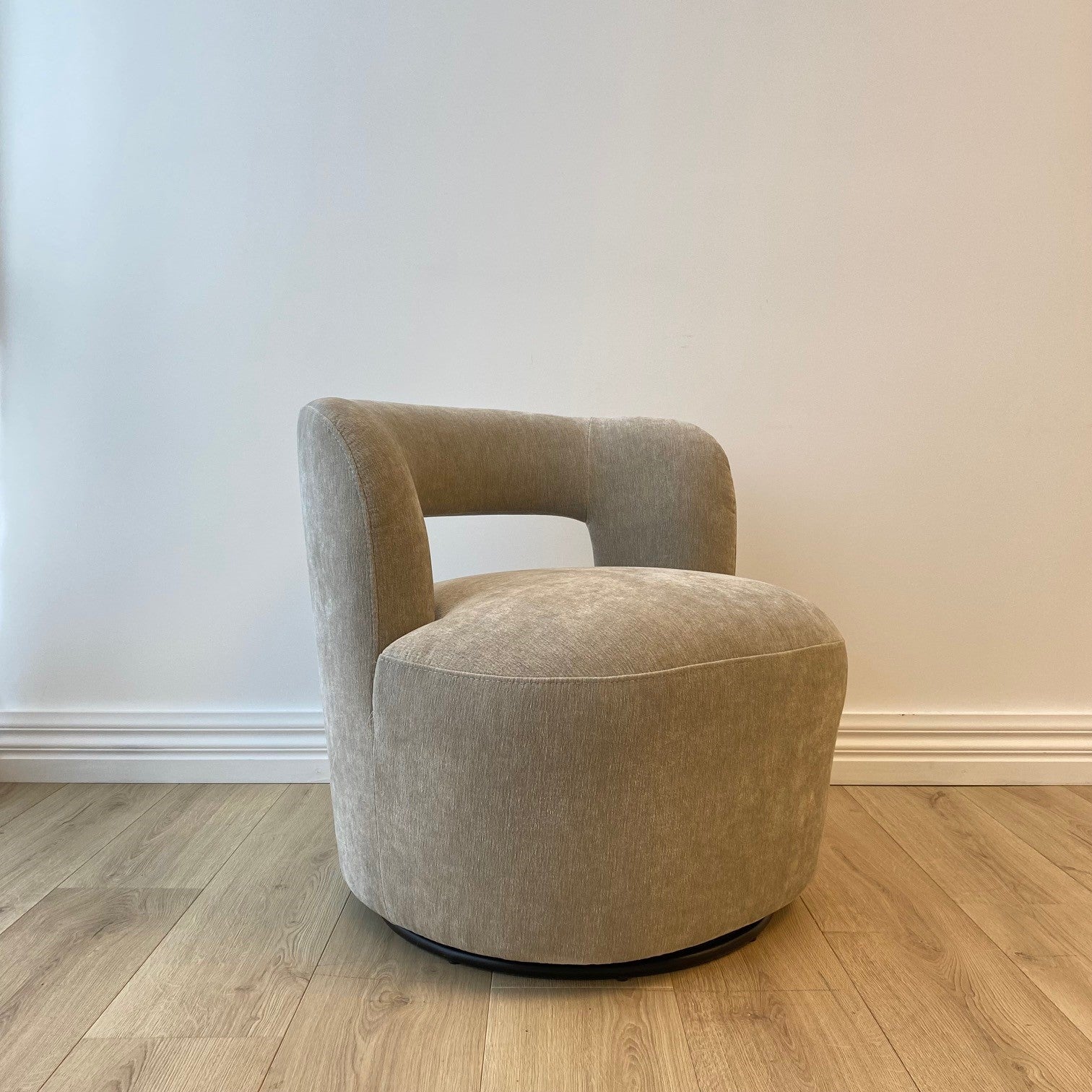 Bayberry Swivel Chair, Clay