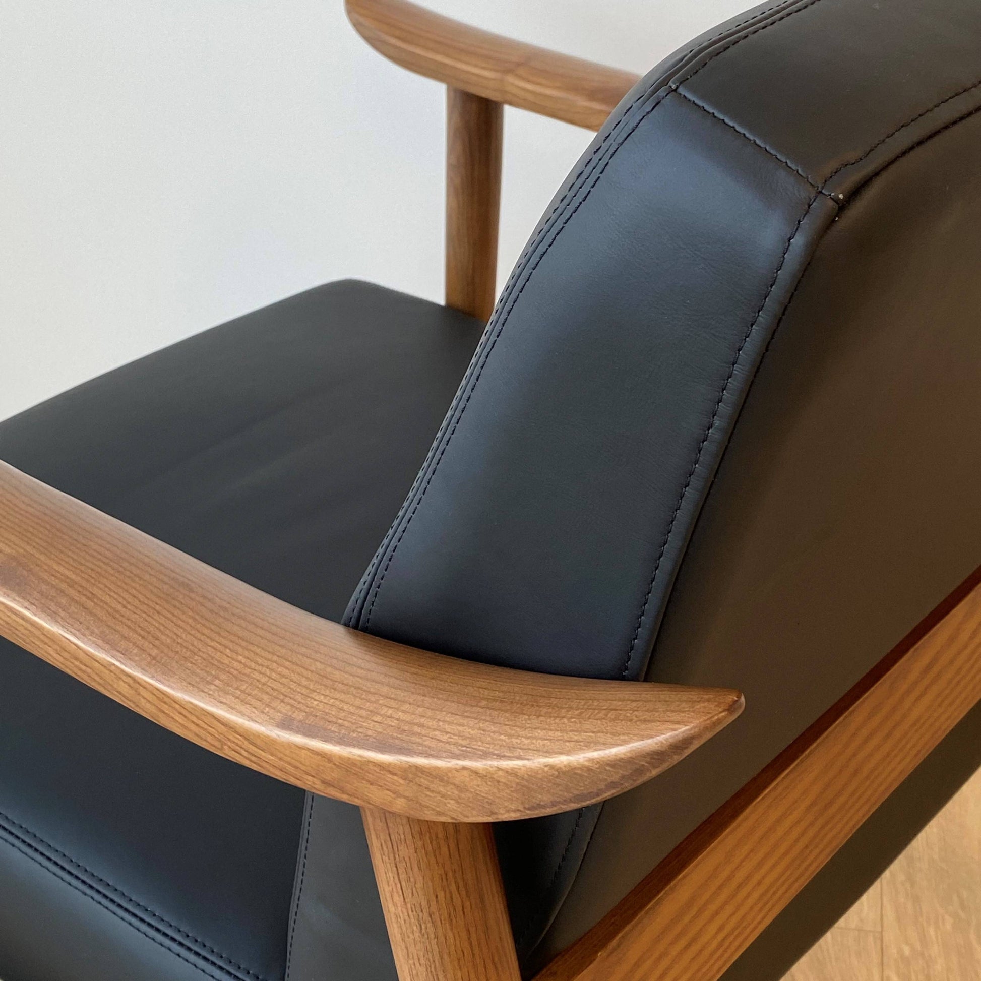Spencer Mid-Century Leather Chair, Black 67x73x81 cm