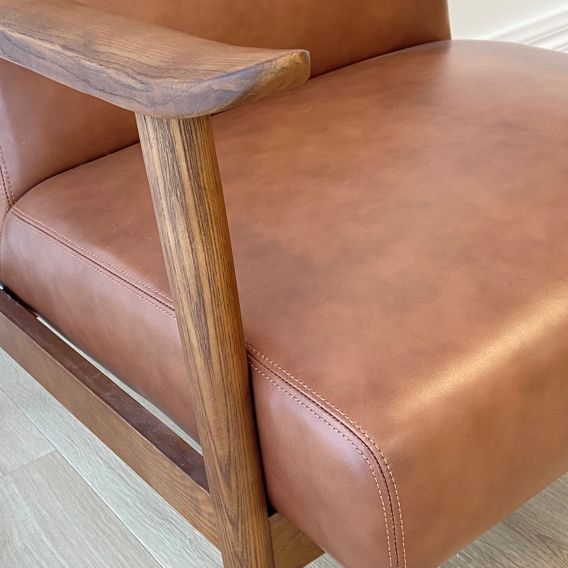 Spencer Mid-Century Leather Chair, Saddle 67x73x81 cm