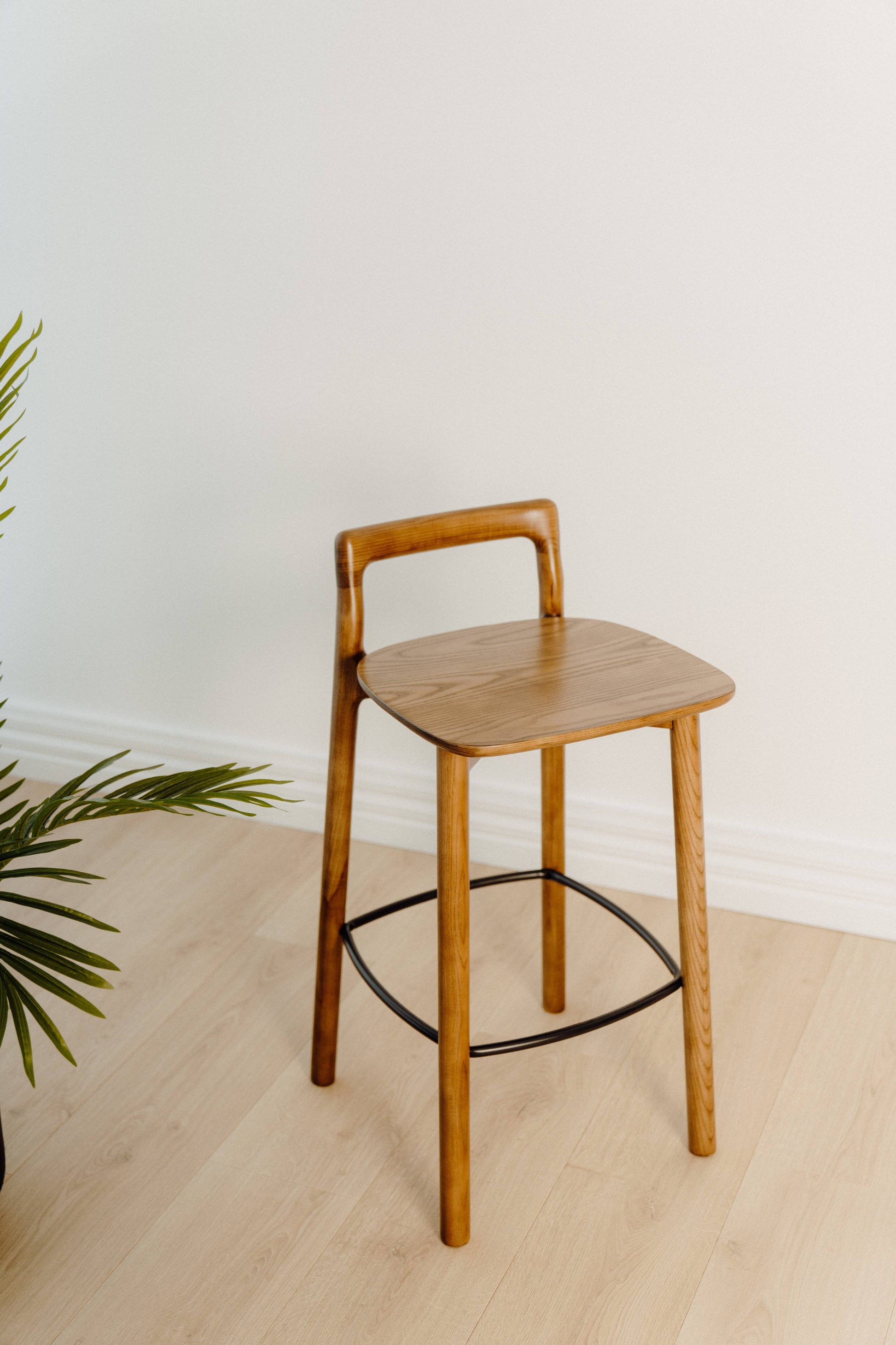 Avery Bar Stool, Walnut 40x39x77 cm