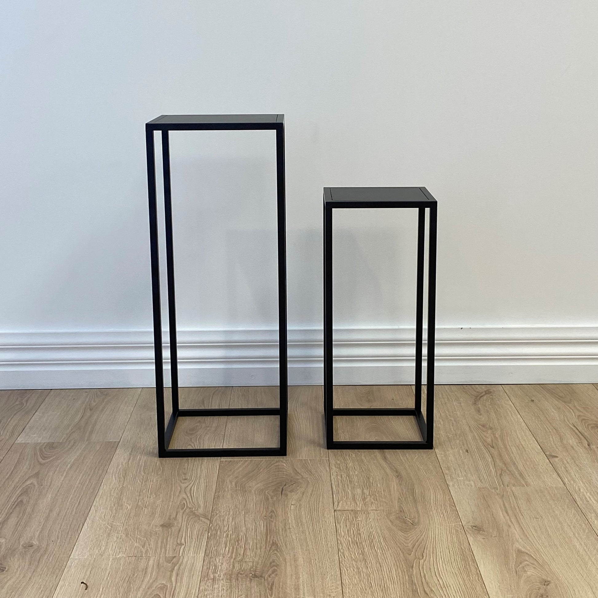 Metal Plinth set of 2 25x25x65 / 22x22x50 cm
