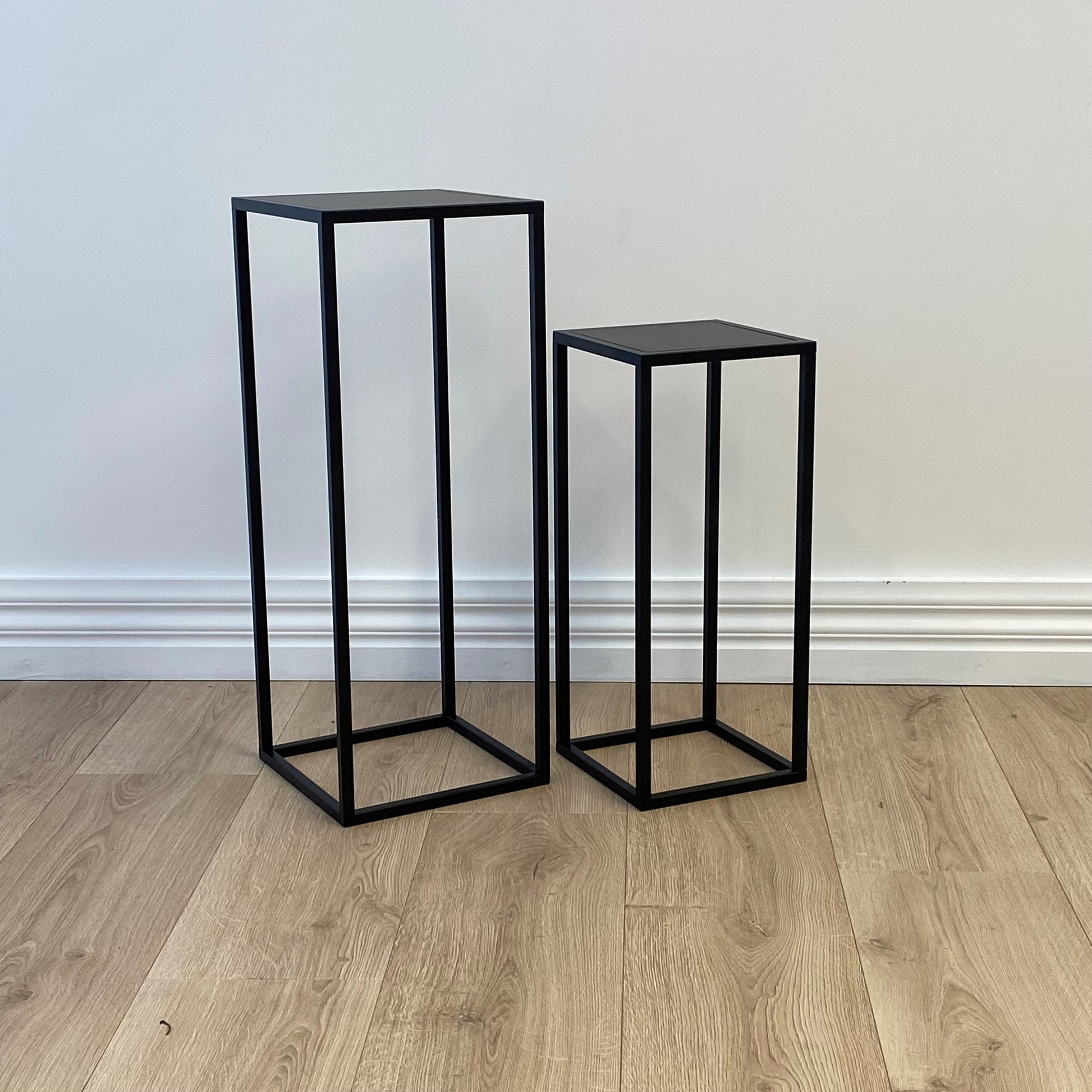 Metal Plinth set of 2 25x25x65 / 22x22x50 cm
