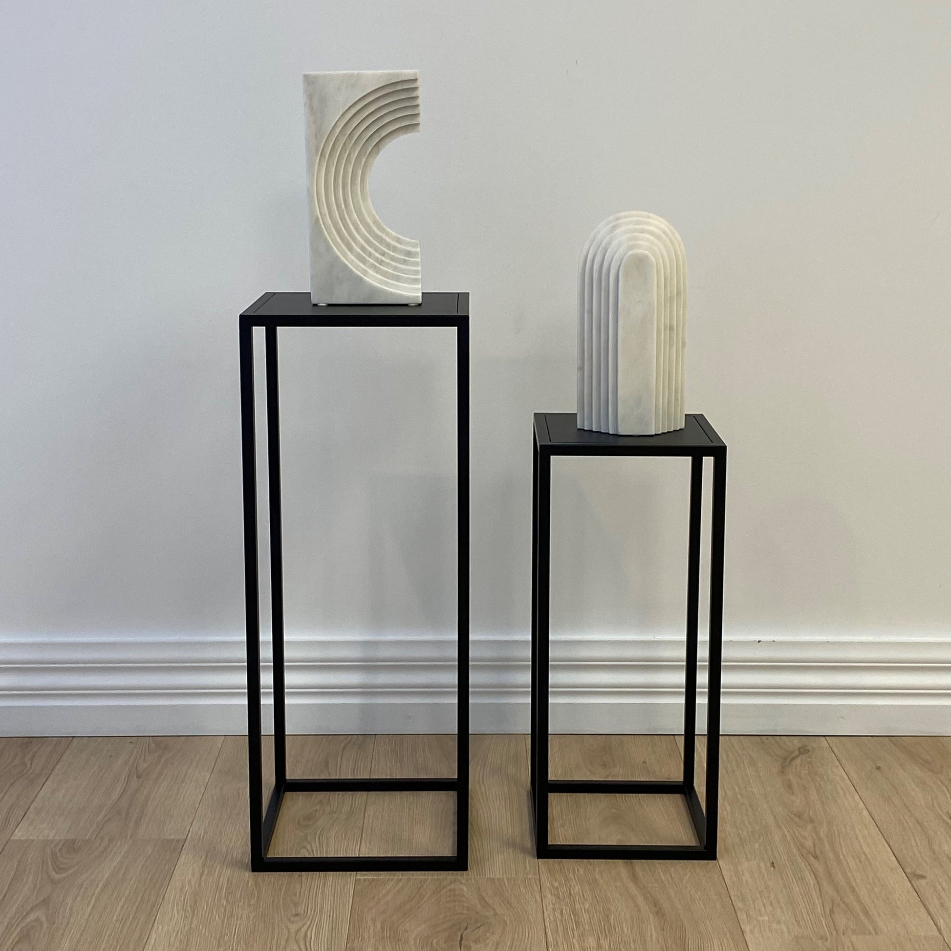 Metal Plinth set of 2 25x25x65 / 22x22x50 cm