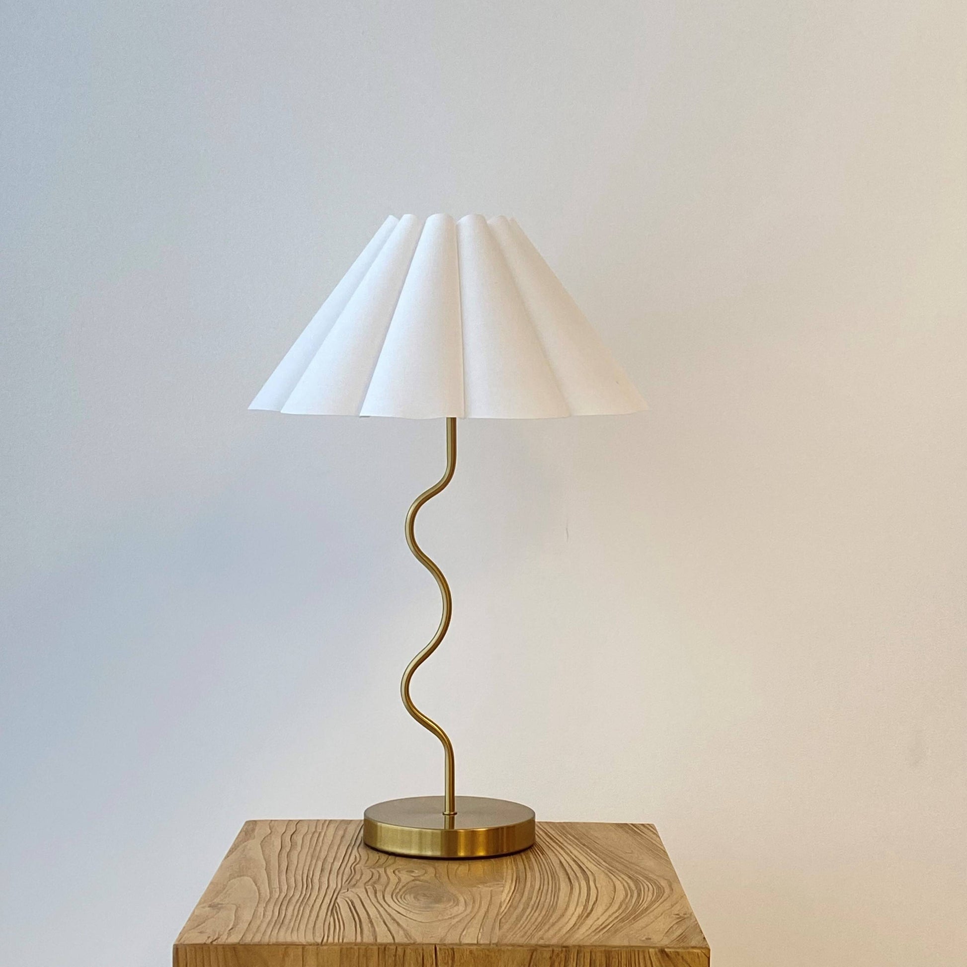Wavy Table Lamp - Brass 36x57 cm