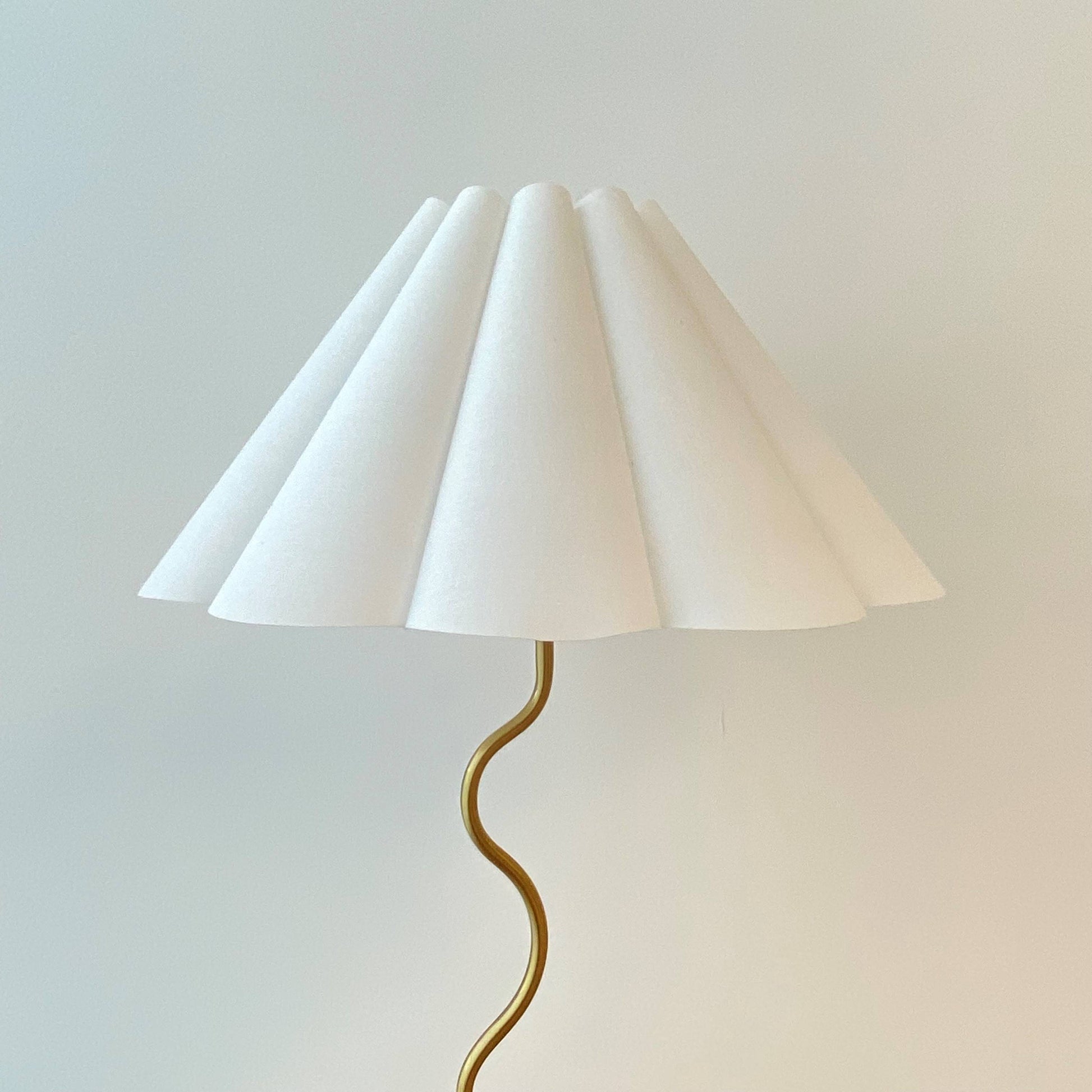 Wavy Table Lamp - Brass 36x57 cm