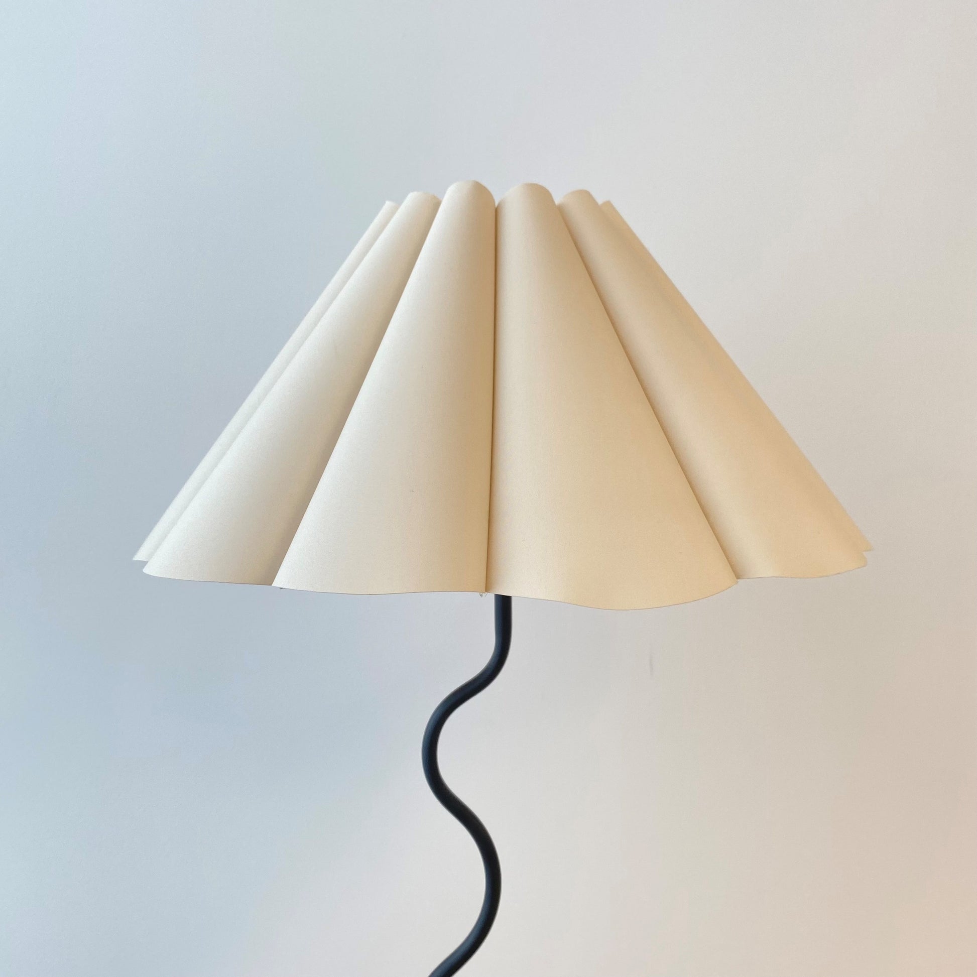 Wavy Table Lamp - Black 36x57 cm
