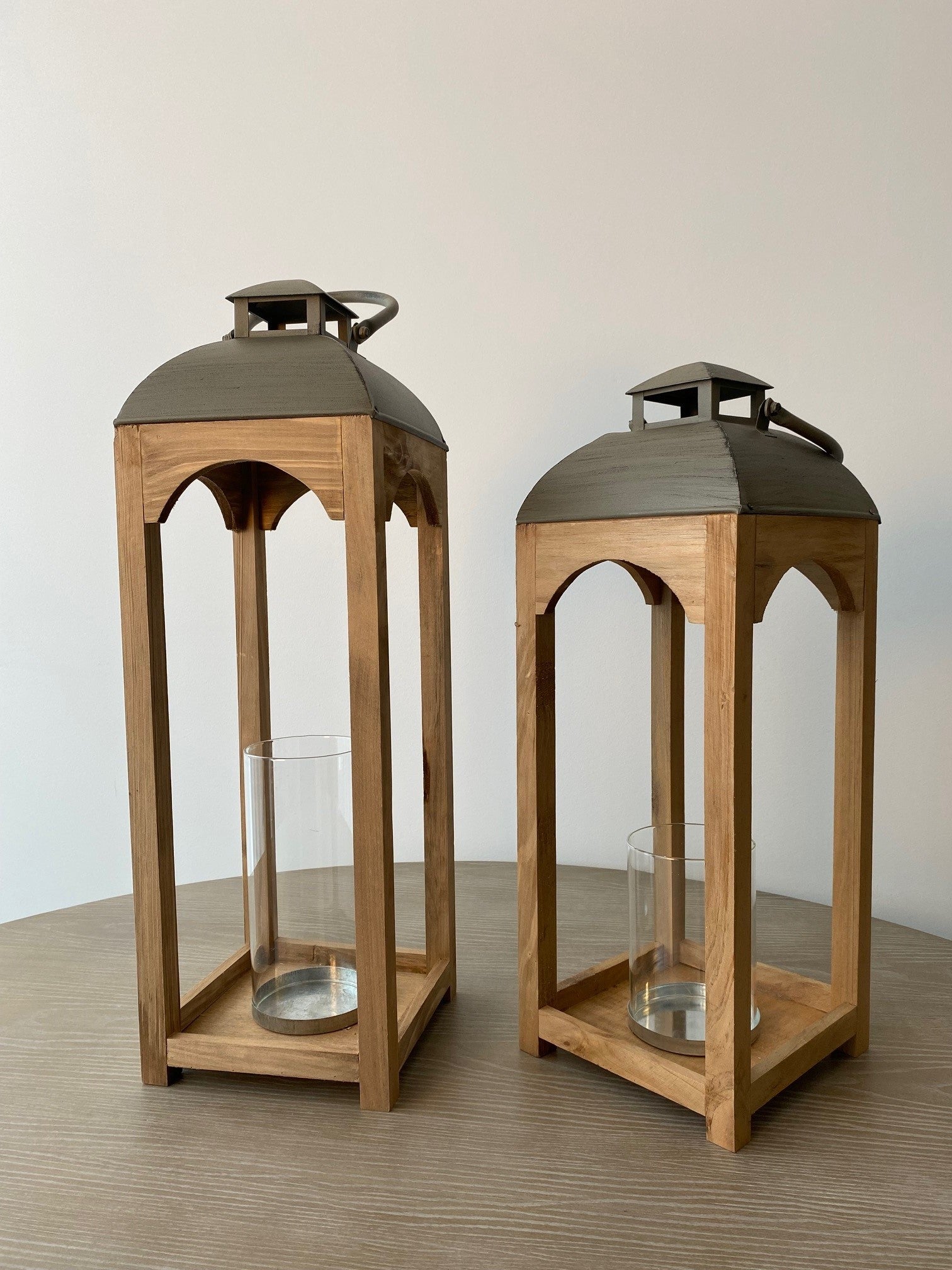 Silhouette Lake House Hurricanes, Large 18x18x57 cm