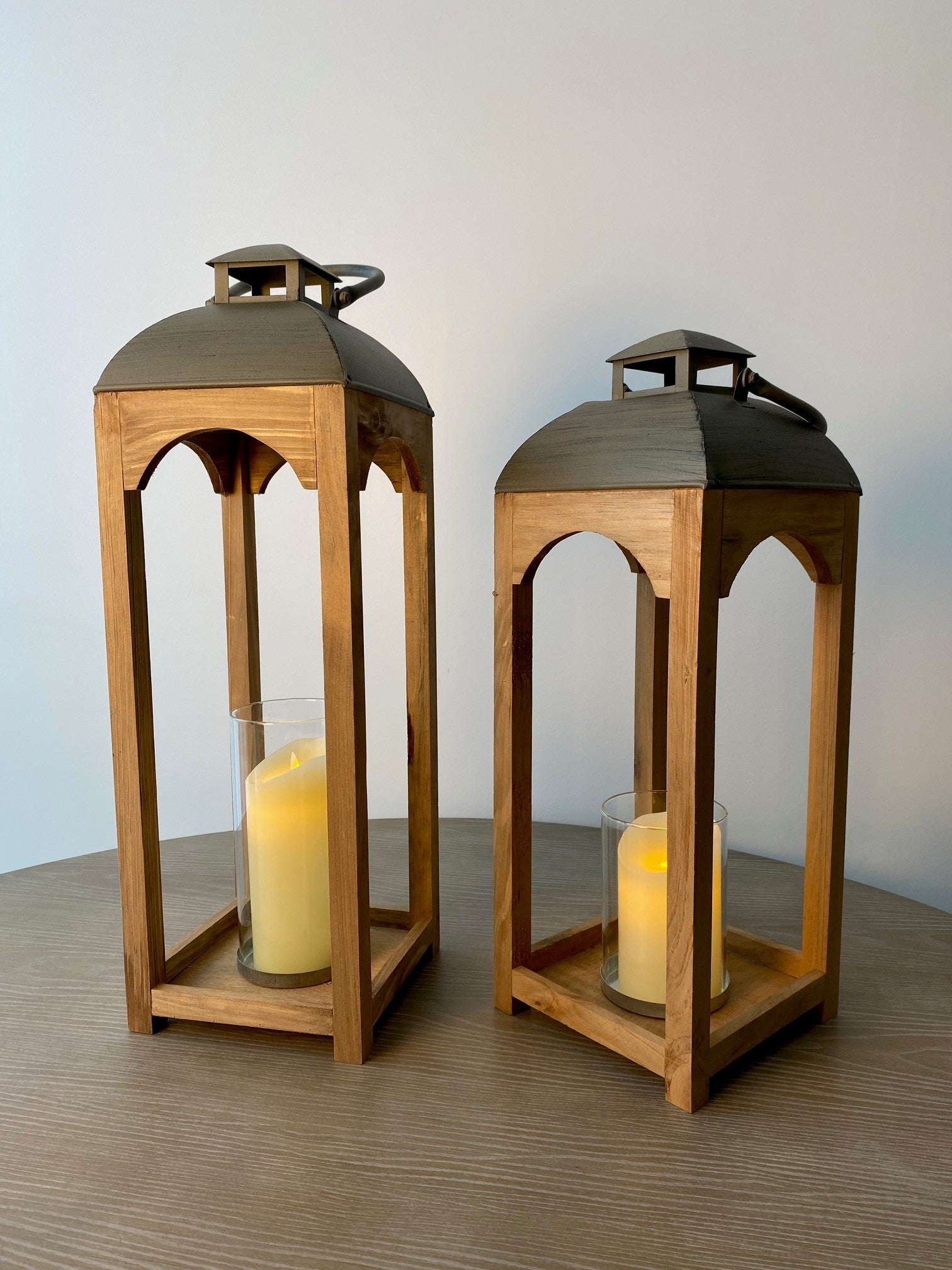 Silhouette Lake House Hurricanes, Large 18x18x57 cm