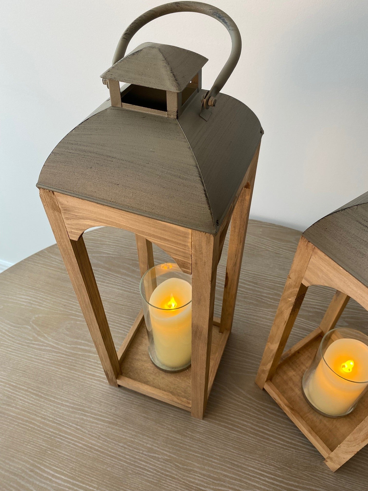 Silhouette Lake House Hurricanes, Large 18x18x57 cm