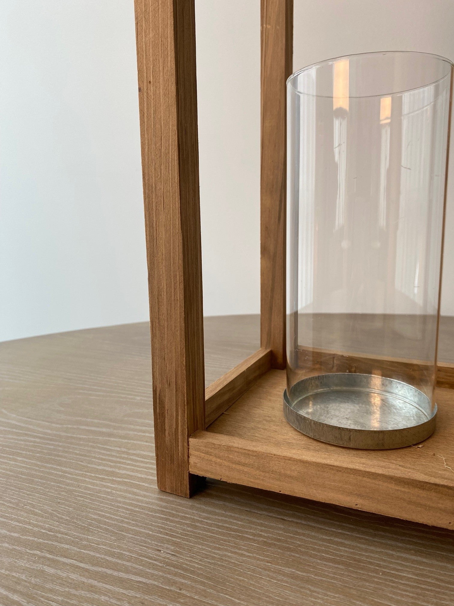 Silhouette Lake House Hurricanes, Large 18x18x57 cm