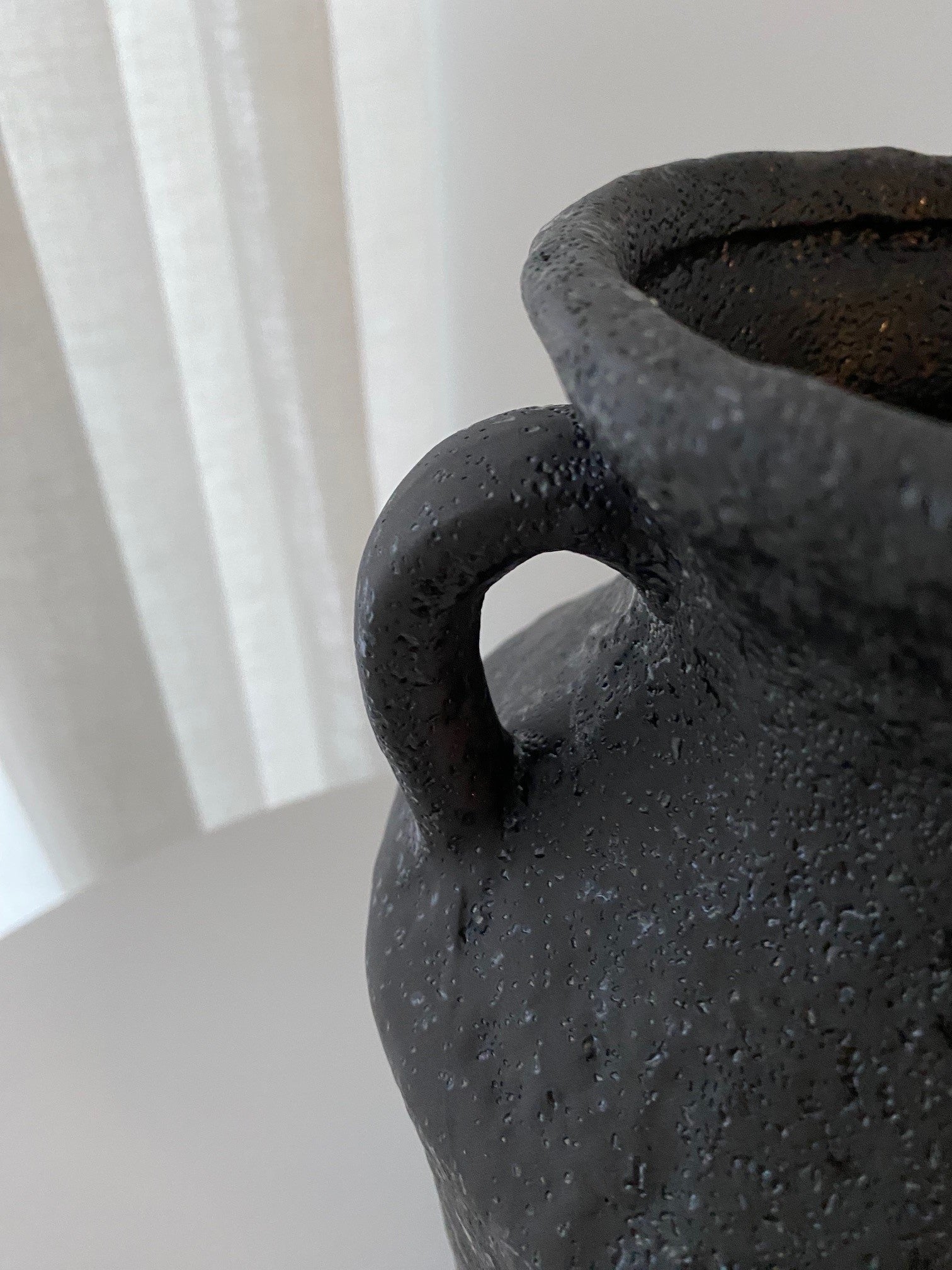 Petros Stone Vase, Black 17x25 cm